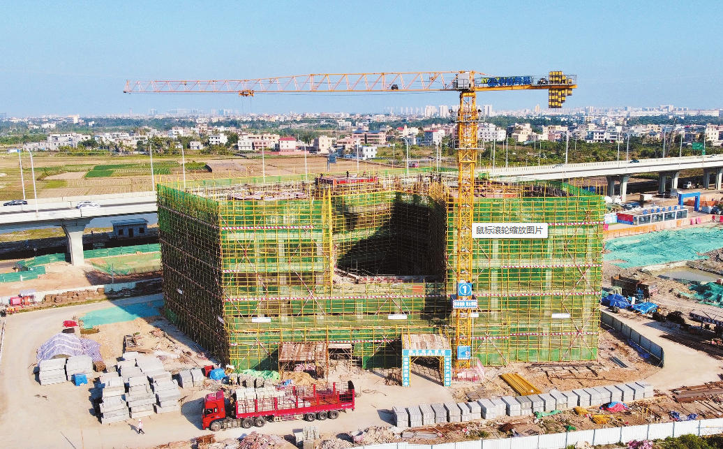 俯瞰正在加快建设的海口江东新区地下综合管廊控制中心一期项目。 本报记者 杨忠凯 摄