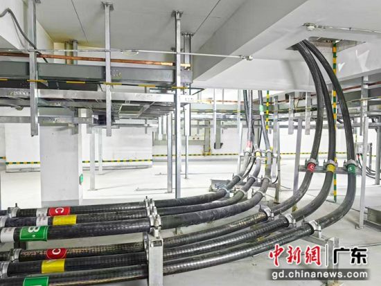 主变电所下方电缆敷设。中铁二局 供图
